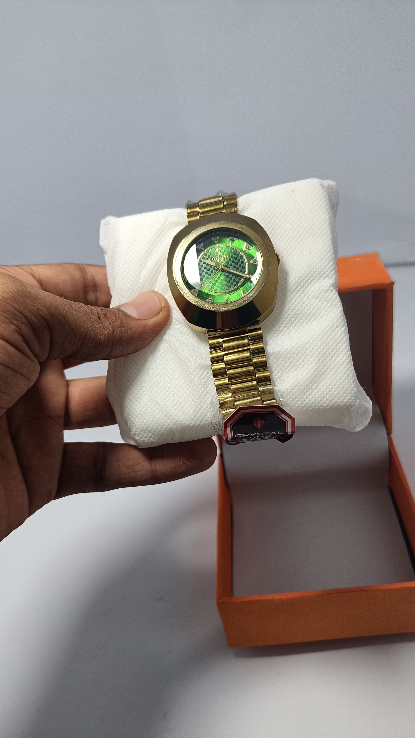 Luxury Gold Green Dial Crystal Time Men’s Watch" ✨⌚
